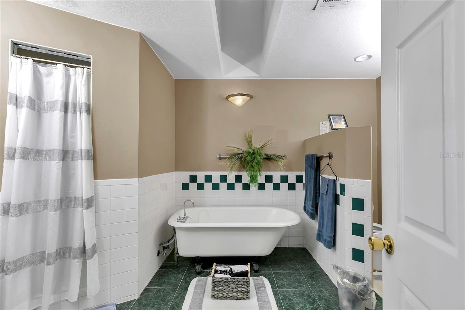 INDIAN PINES - Residential
