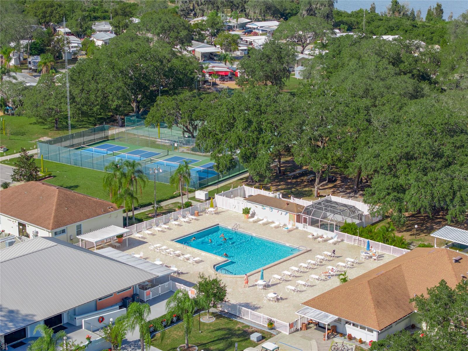 SADDLEBAG LAKE - Residential