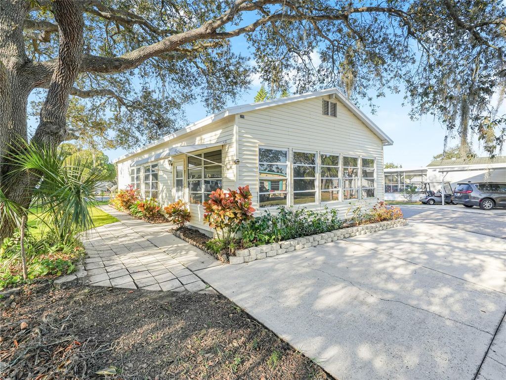 Photo of 27 Saddlebag Trail S, Lake Wales, FL 33898 (MLS # K4903347)
