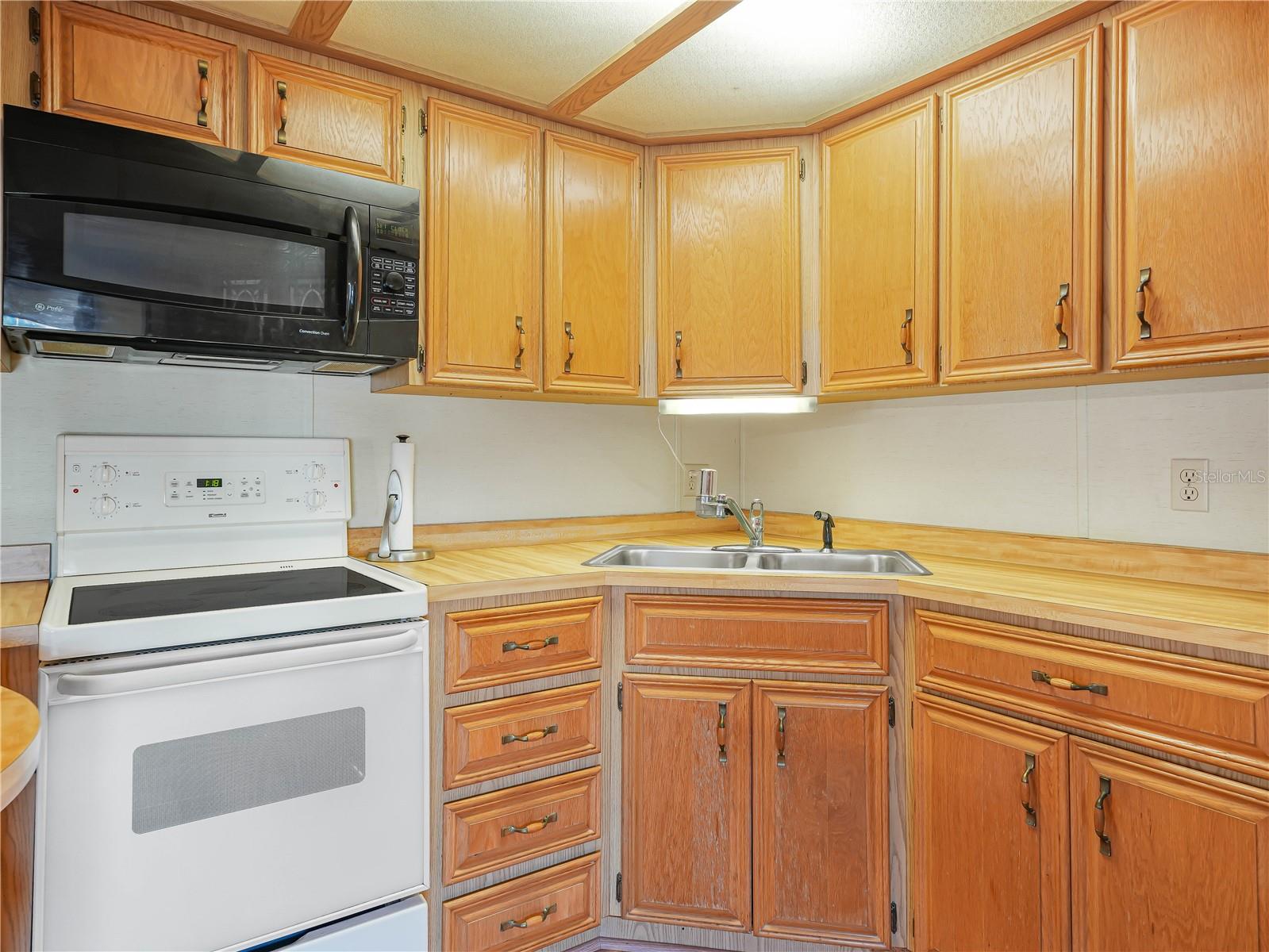 SADDLEBAG LAKE - Residential