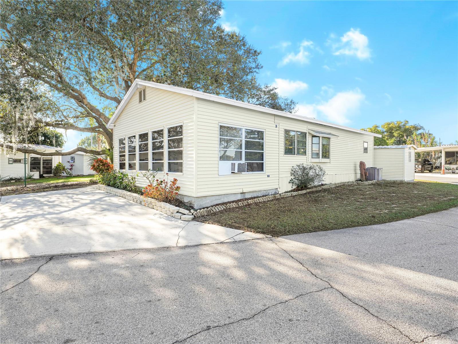 SADDLEBAG LAKE - Residential