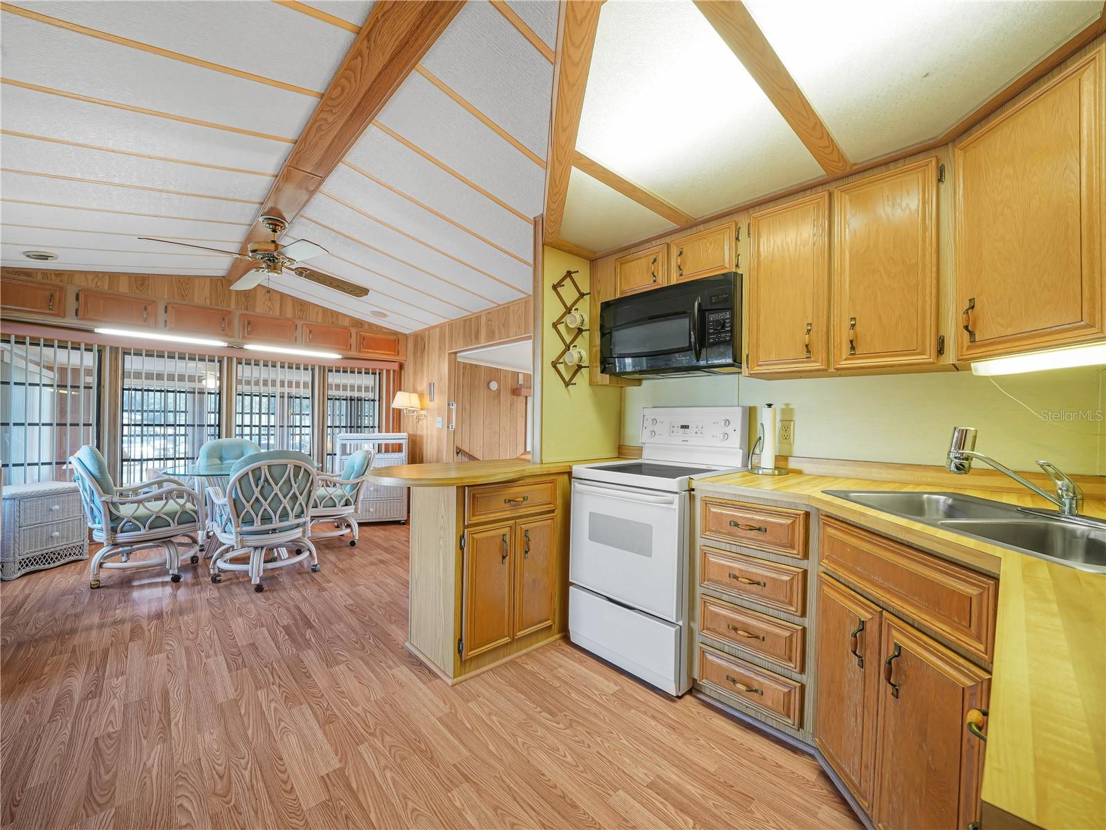 SADDLEBAG LAKE - Residential