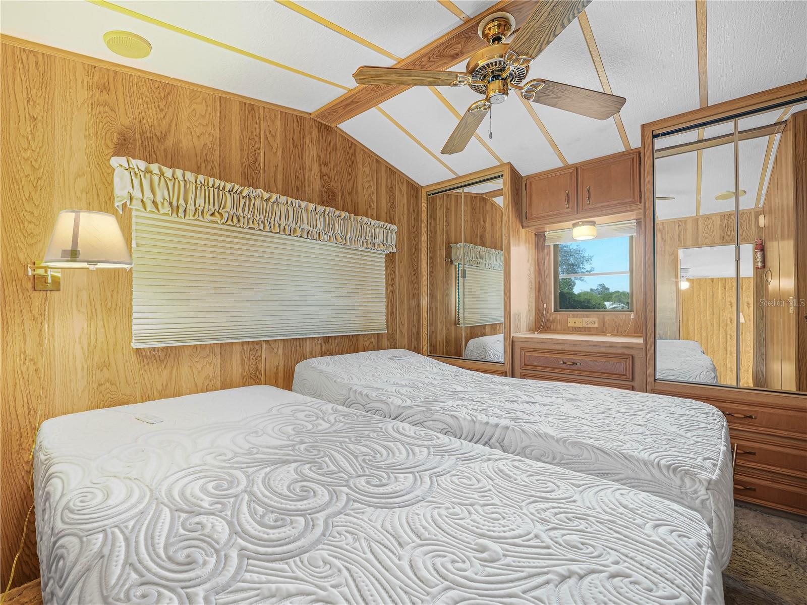 SADDLEBAG LAKE - Residential