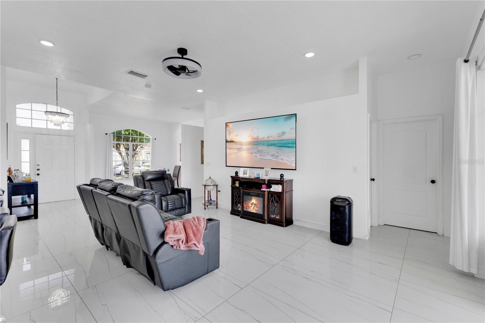 PEBBLE POINTE UNIT 2 - Residential