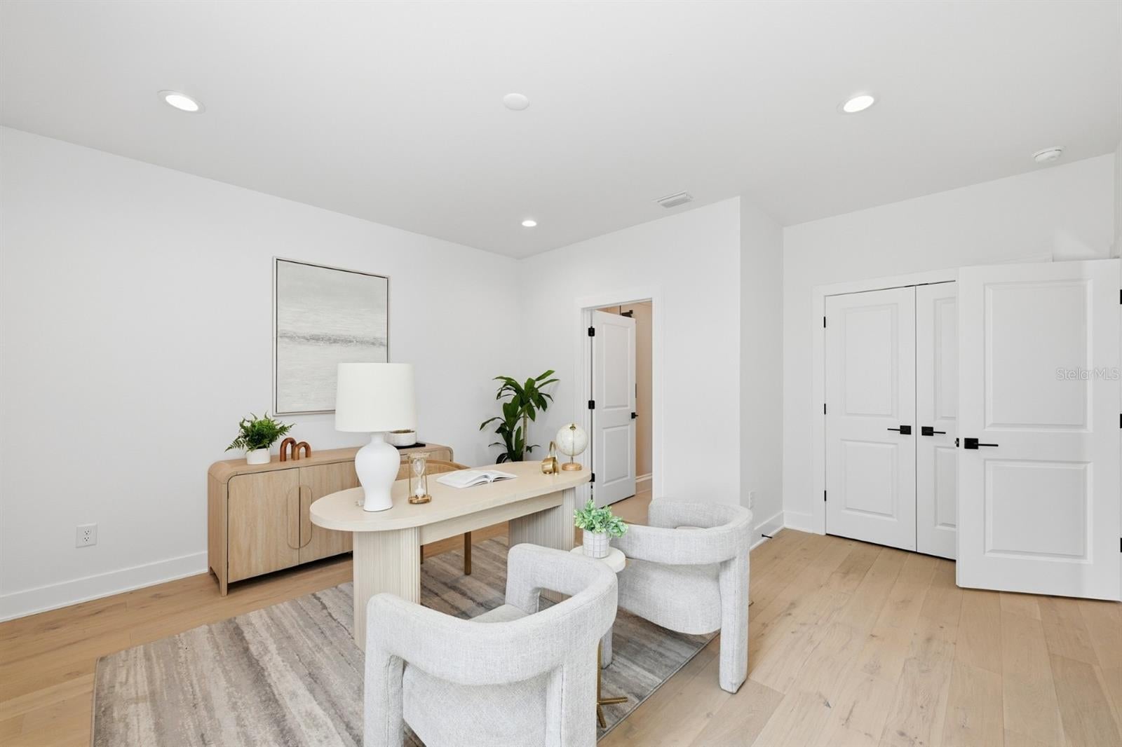 310 W COLUMBUS DRIVE 4