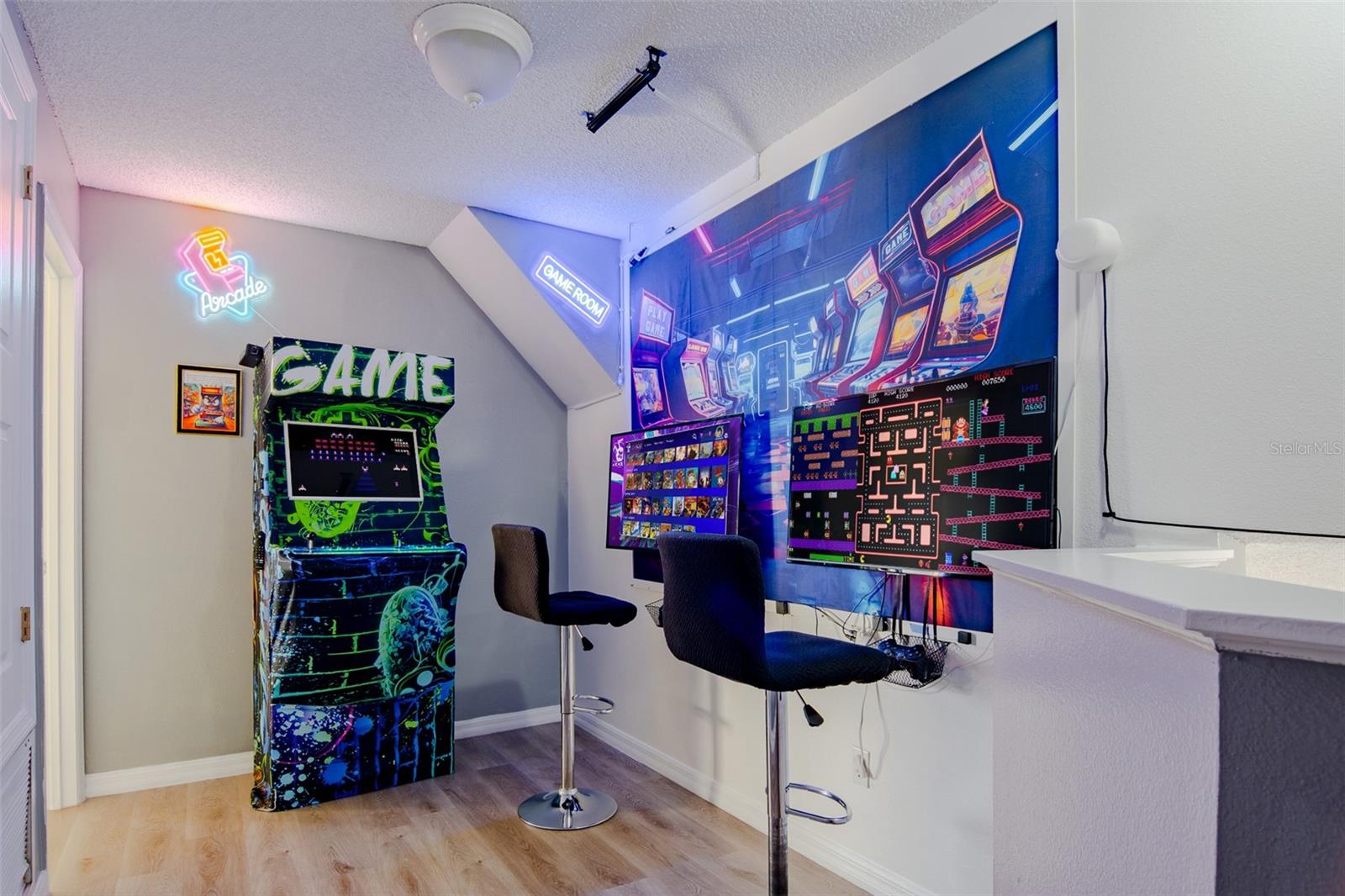 HAMPTON ESTATES - Residential