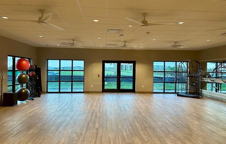 WELLEN PARK GOLF & COUNTRY CLUB - Residential Lease