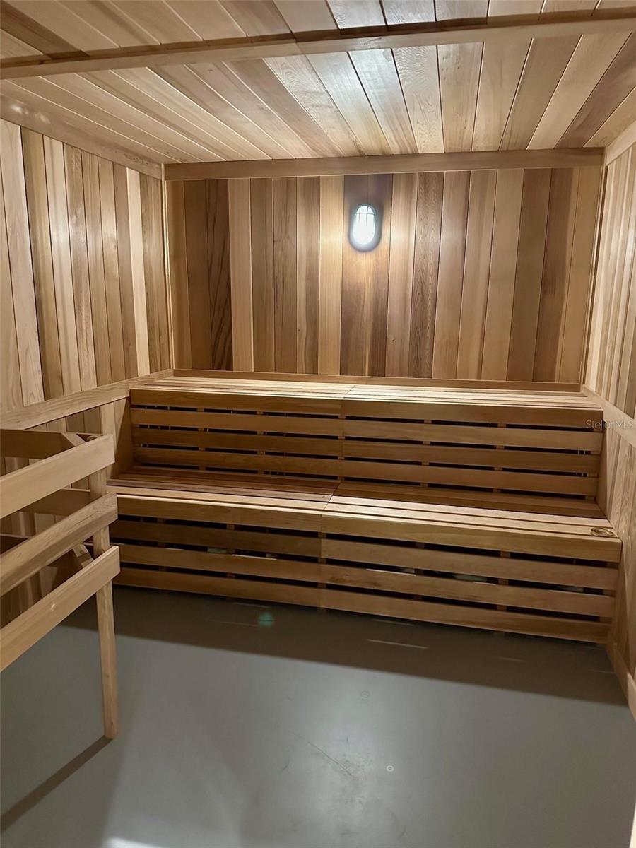 WELLEN PARK GOLF & COUNTRY CLUB - Residential Lease