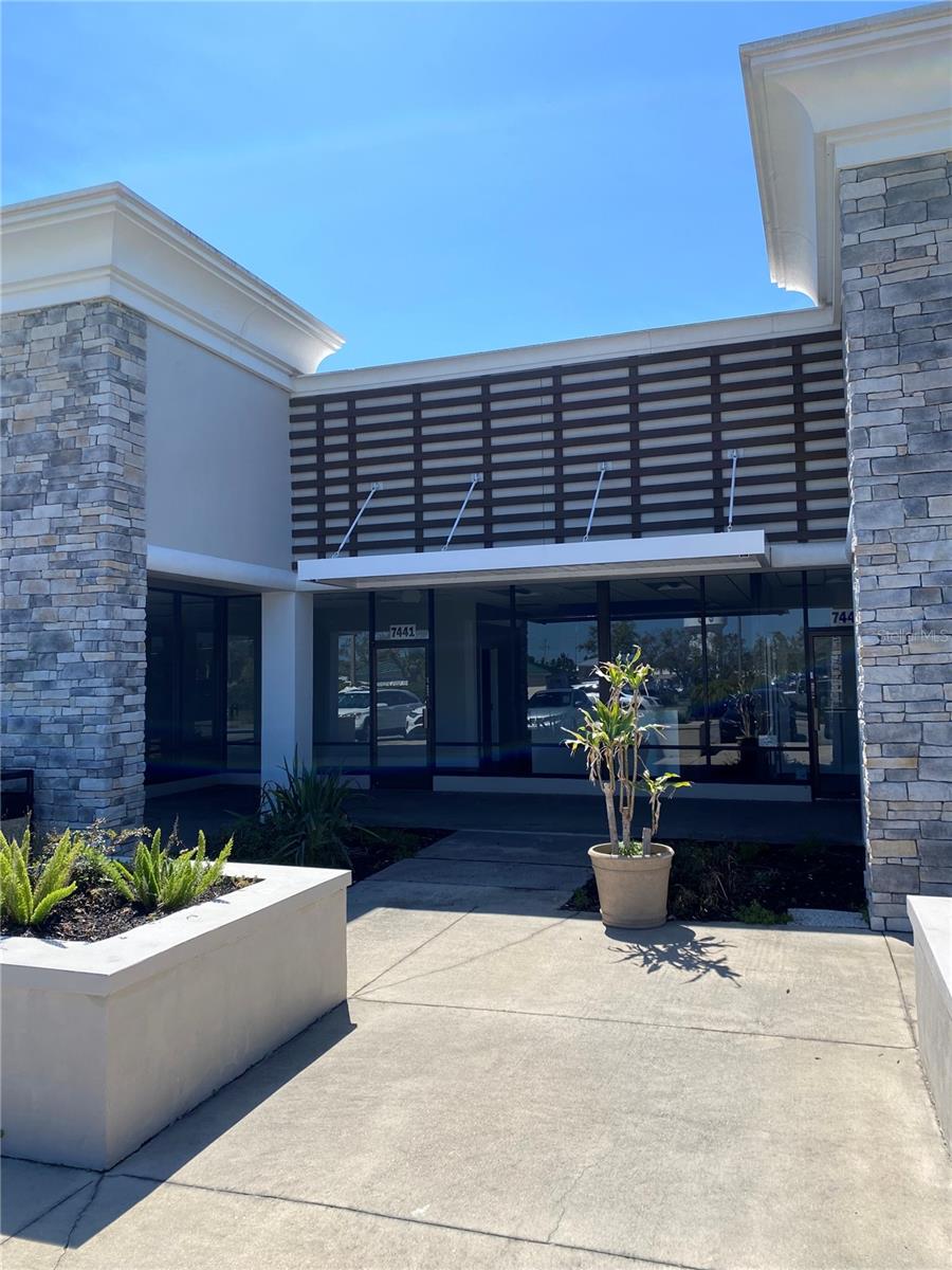 Located on one of Bradenton’s main east-west corridors, Manatee Avenue West provides direct access from Interstate 75 to Anna Maria Island. This stretch of Manatee West is the last major retail destination before the island, and it has experienced significant redevelopment over the past year—including the openings of Target and Five Below directly across the street.
Anna Maria Island attracts nearly 4 million visitors annually, with around 1,100 overnight guests each day, fueling a robust tourism economy. In addition to tourism, the area's demographics and household incomes have grown significantly, making this an ideal location for a wide range of business opportunities.
Features of this center include large monument signage, easy accessibility from Manatee Avenue West, 75th Street West, and Village Green Parkway, and well known anchor tenants that in include the state wide health care provider, MaxHealth, and nation wide retailers, Subway and Edward Jones, all driving business to this shopping center.