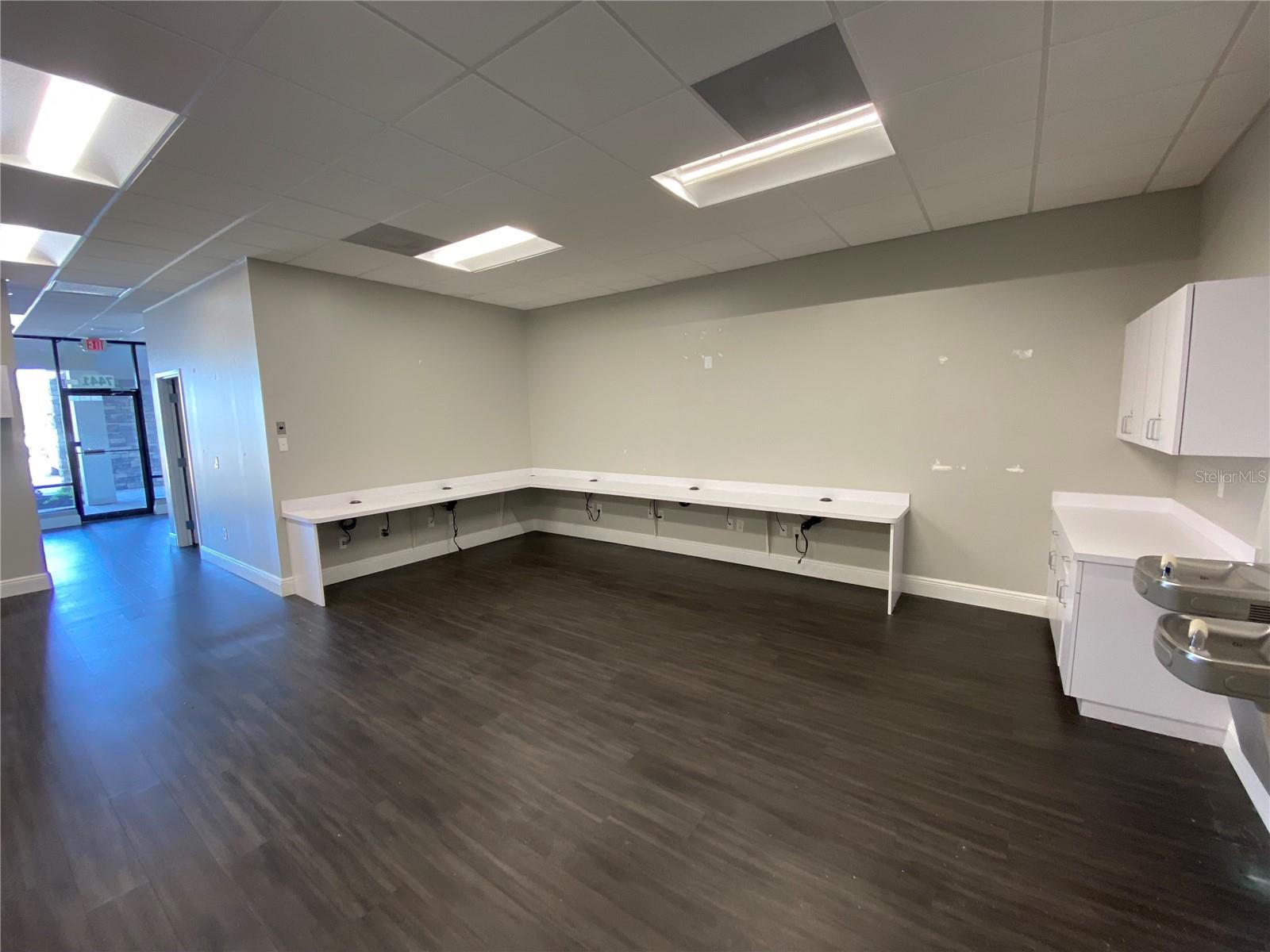 GRAND MANATEE - Commercial Lease