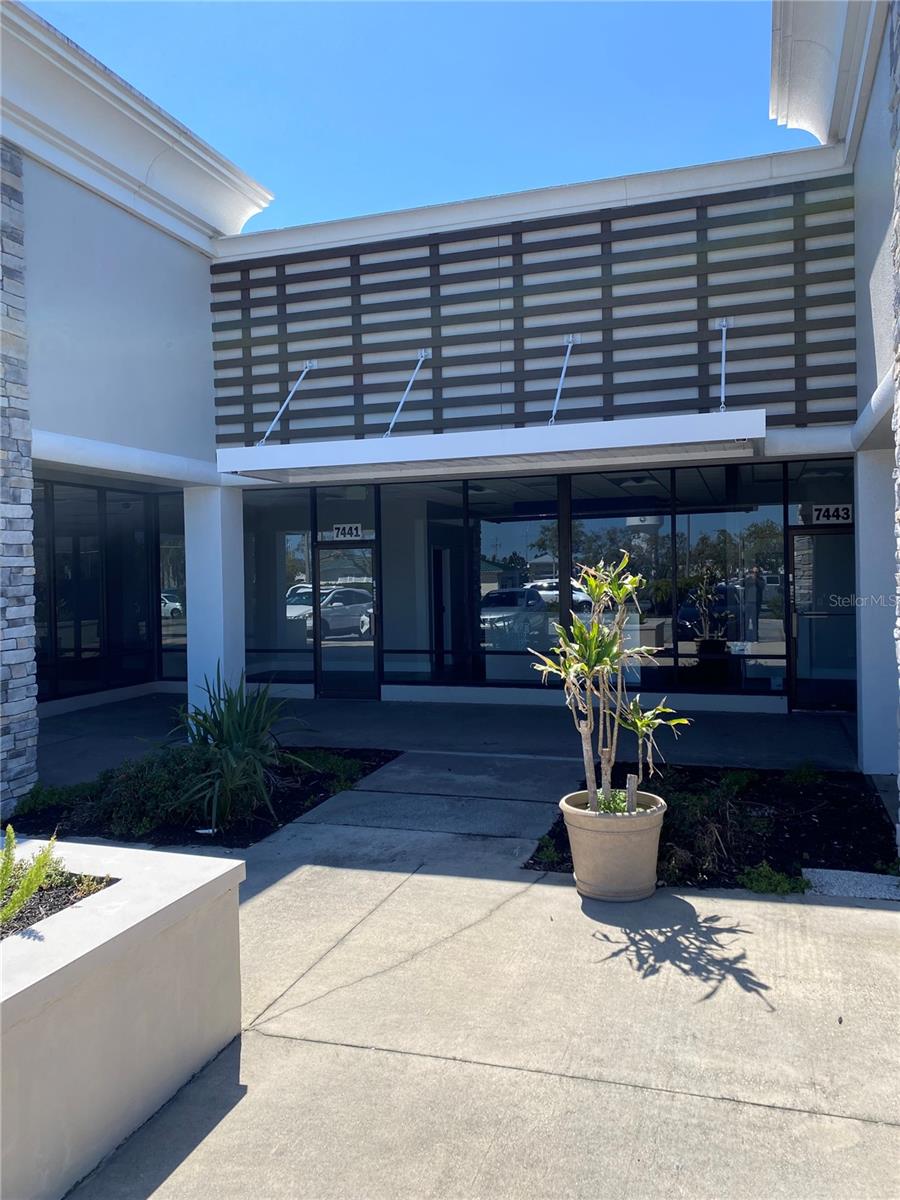 GRAND MANATEE - Commercial Lease