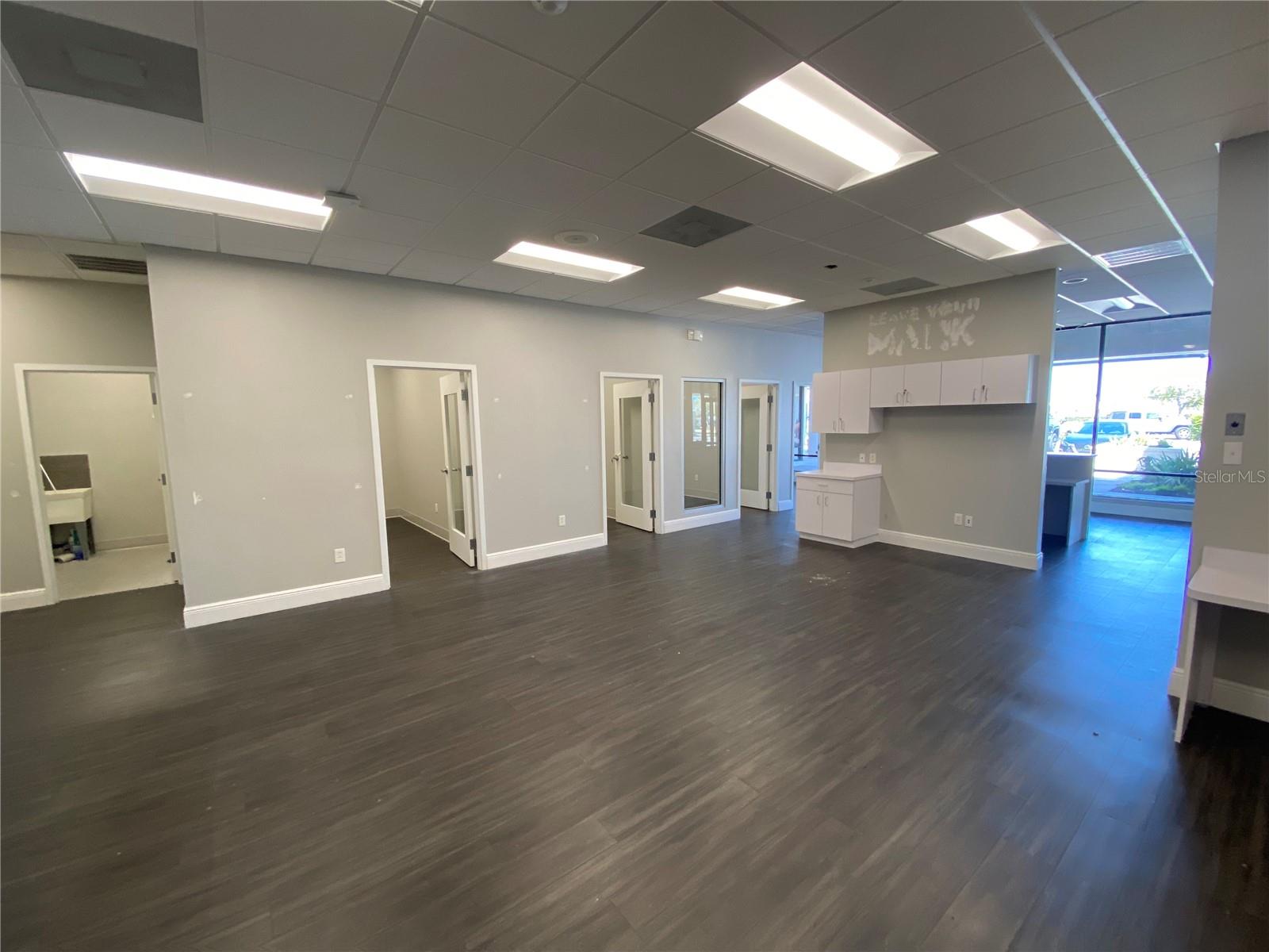 GRAND MANATEE - Commercial Lease