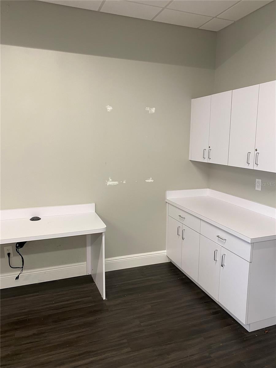 GRAND MANATEE - Commercial Lease
