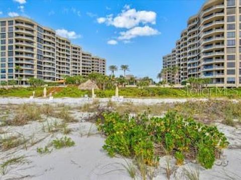 A home in LONGBOAT KEY