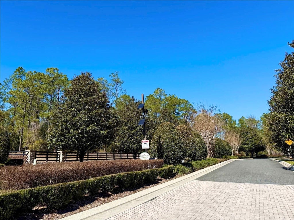 Photo of 35135 Pinegate Trail, Eustis, FL 32736 (MLS # G5114013)