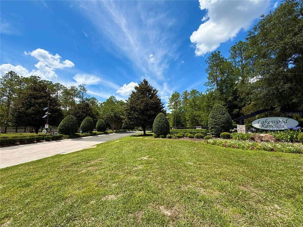 Photo of 35135 Pinegate Trail, Eustis, FL 32736 (MLS # G5114013)