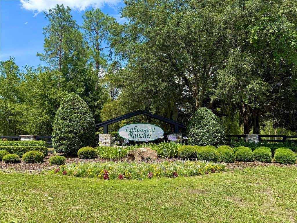 Photo of 35135 Pinegate Trail, Eustis, FL 32736 (MLS # G5114013)