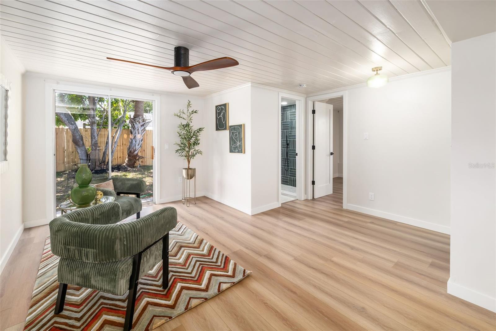 SOUTH GATE - Residential