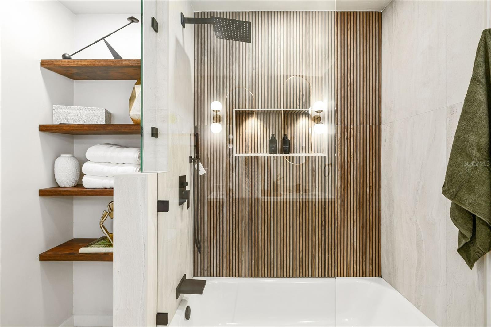 SOUTH GATE - Residential