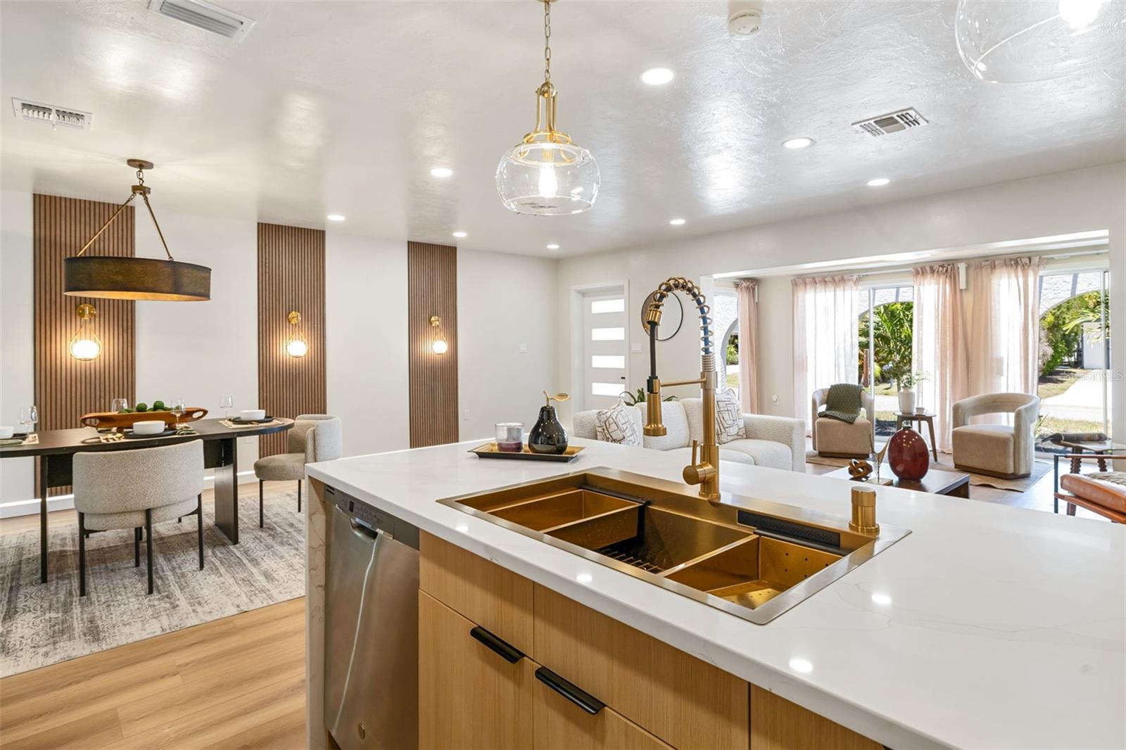 SOUTH GATE - Residential