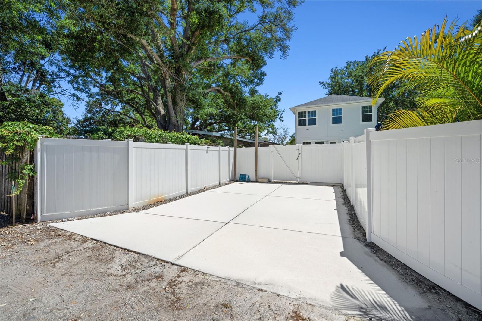 CRESTMONT - Residential