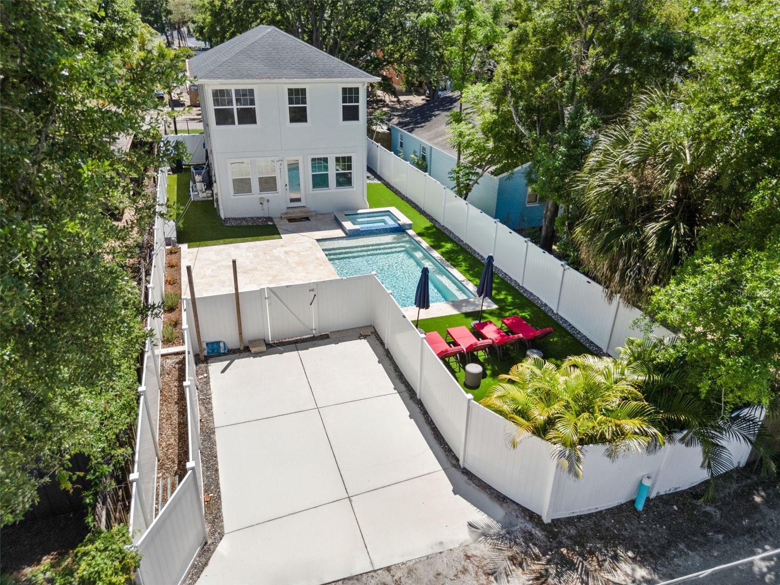 CRESTMONT - Residential