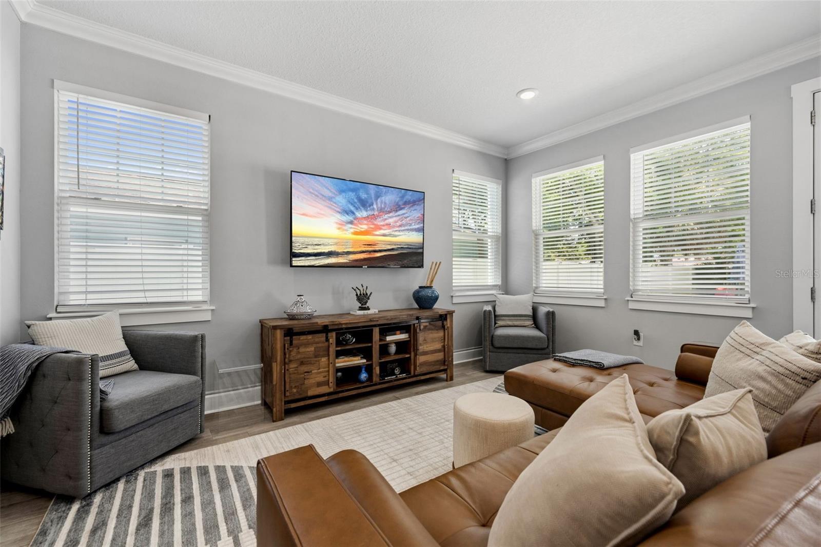 CRESTMONT - Residential