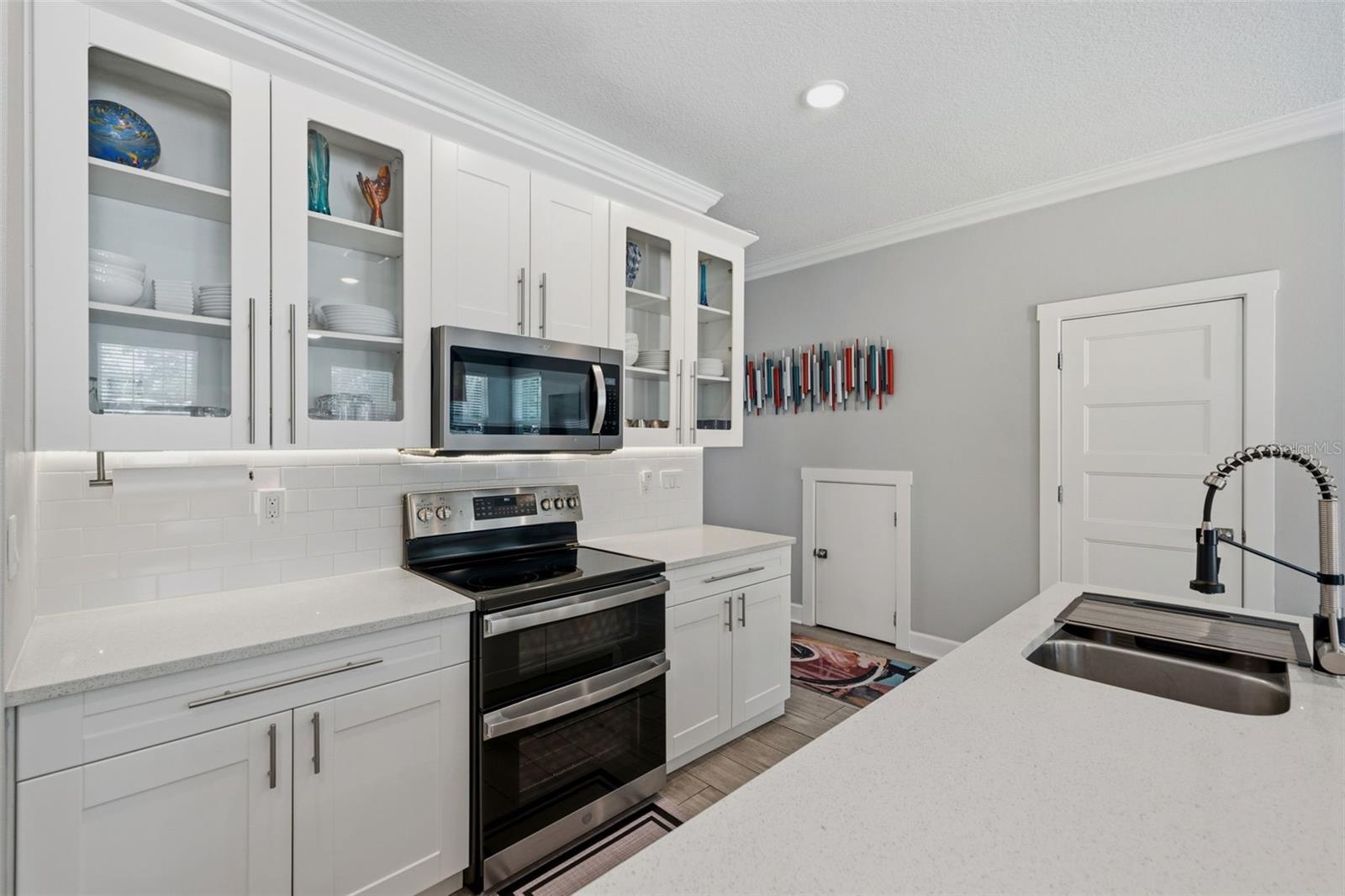 CRESTMONT - Residential