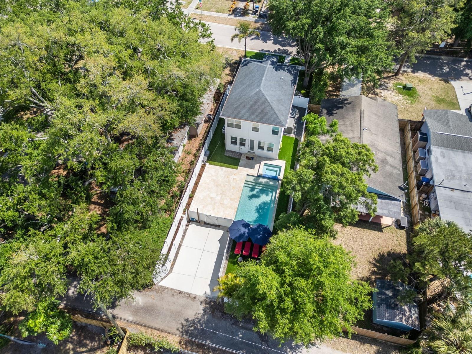 CRESTMONT - Residential