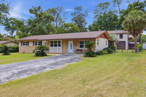 Photo of 1530 NE 49th Avenue, Ocala, FL 34470 (MLS # S5148823)