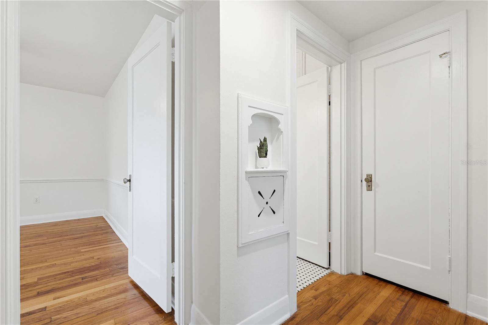 GRAY GABLES - Residential