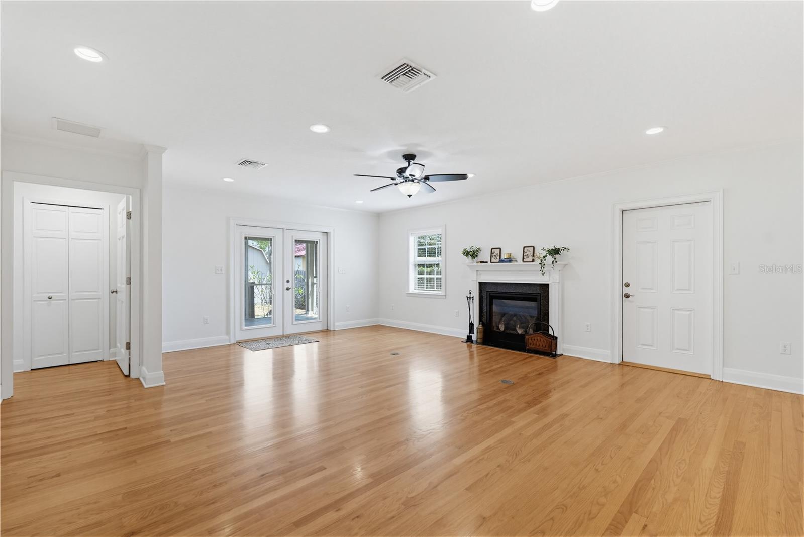 GRAY GABLES - Residential