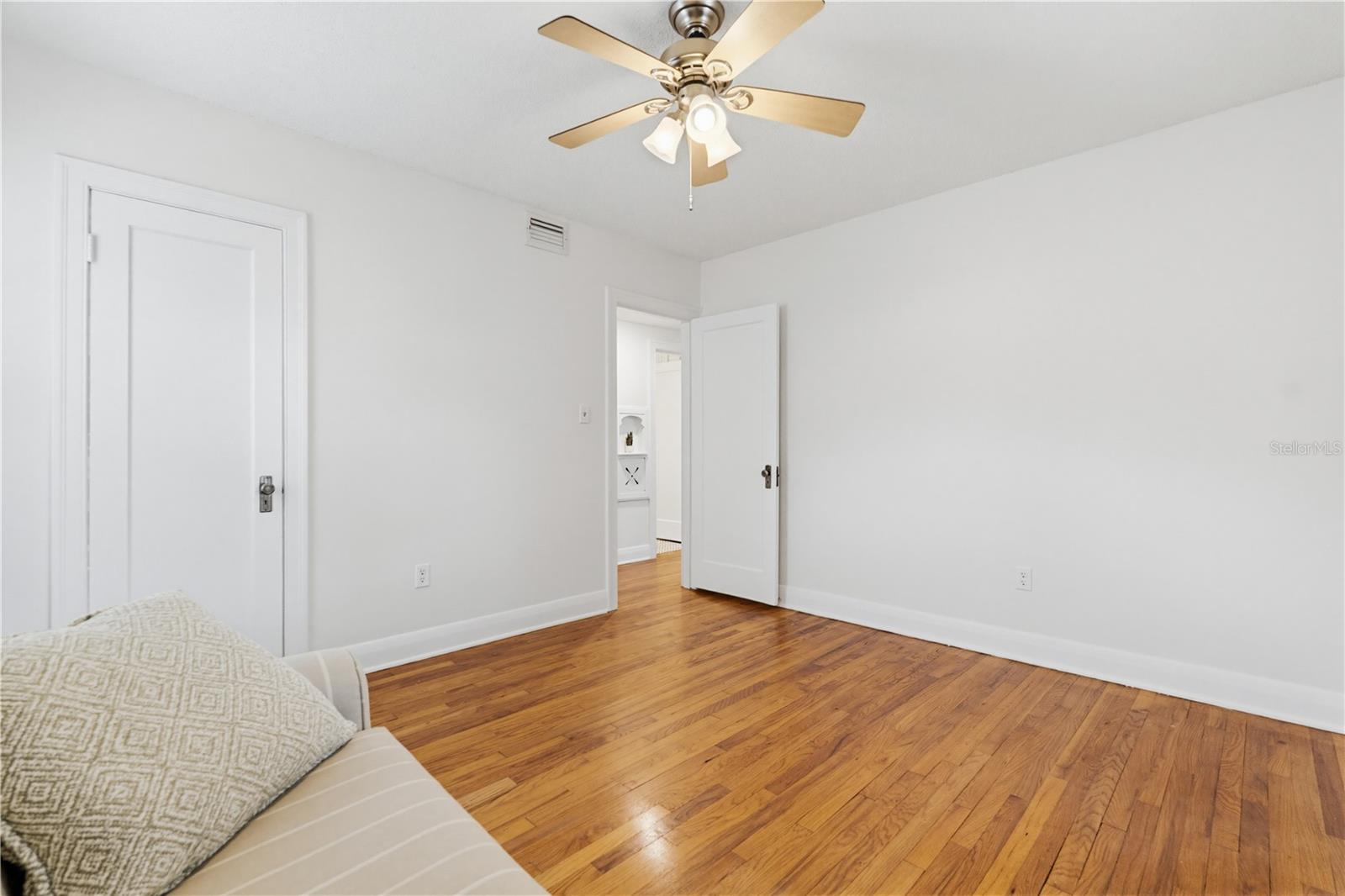 GRAY GABLES - Residential