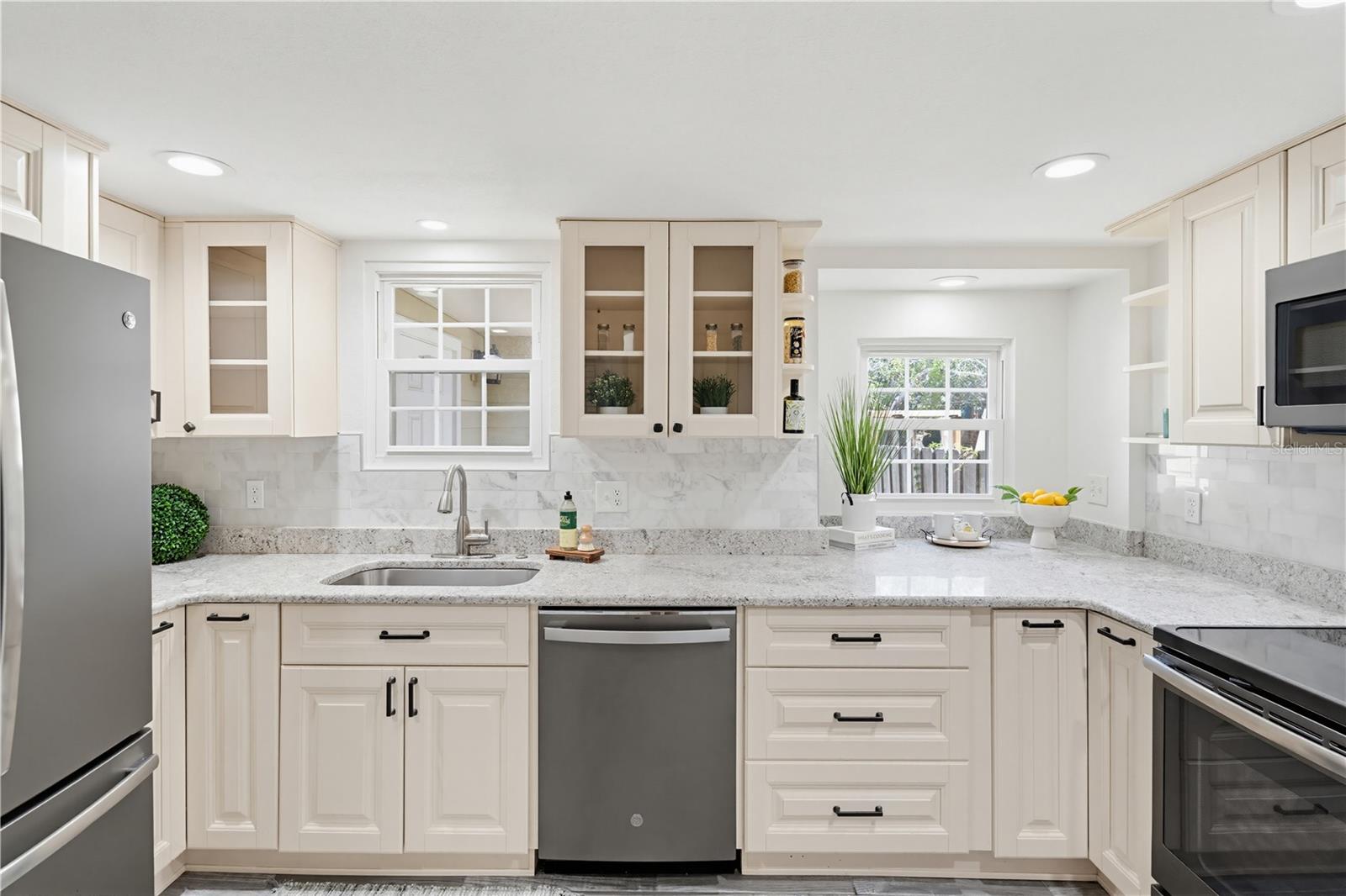 GRAY GABLES - Residential