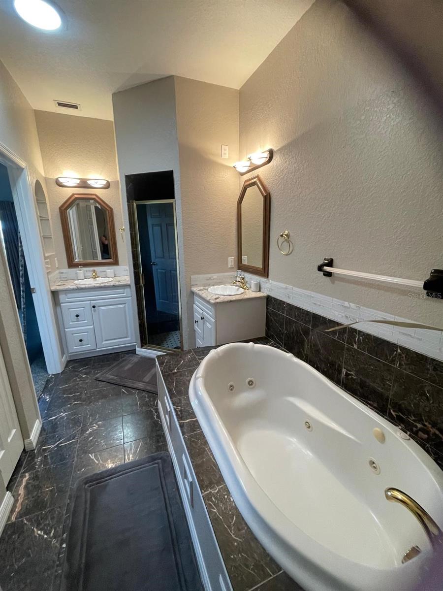 WEDGEWOOD GOLF & COUNTRY CLUB PH 01 - Residential