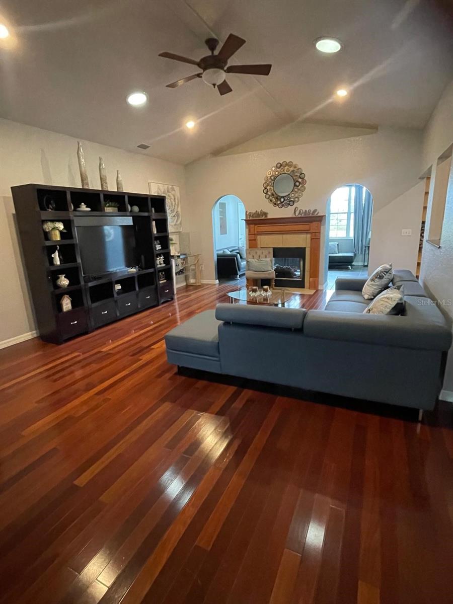 WEDGEWOOD GOLF & COUNTRY CLUB PH 01 - Residential