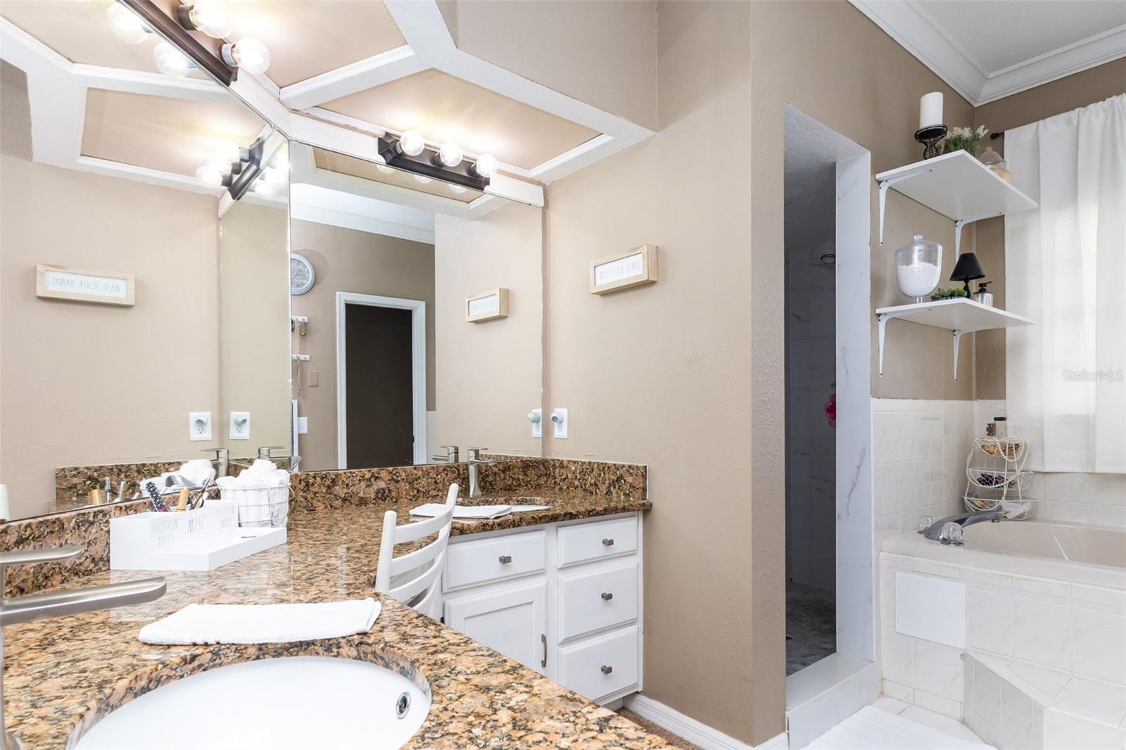 ARIETTA PALMS - Residential