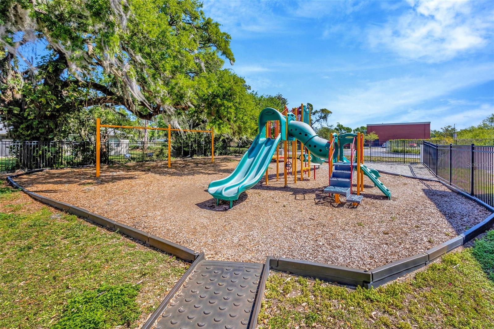 ALEXANDER WOODS TWNHM - Residential Lease