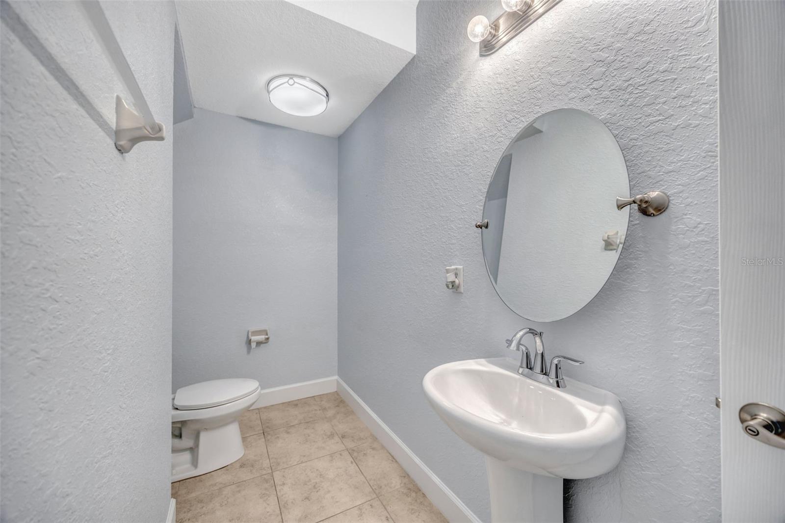 ALEXANDER WOODS TWNHM - Residential Lease