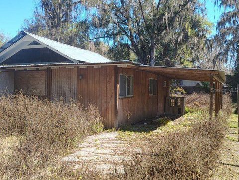 Photo of 2573 Cr 426a, Lake Panasoffkee, FL 33538 (MLS # A4679915)