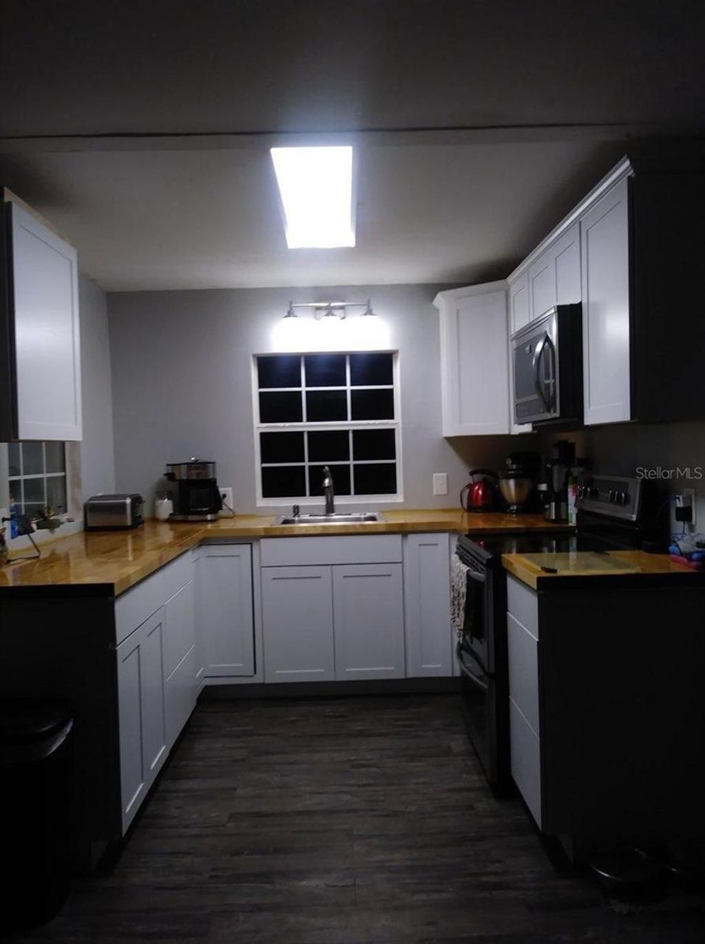 Photo of 2573 Cr 426a, Lake Panasoffkee, FL 33538 (MLS # A4679915)