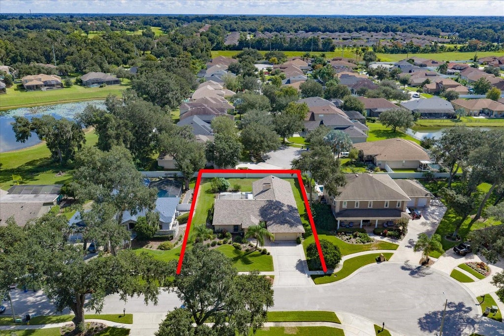 Photo of 1105 Deer Run Place, Valrico, FL 33594 (MLS # TB8552162)