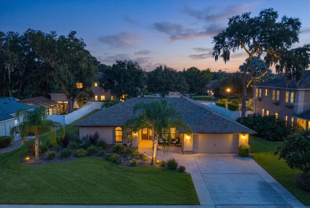Photo of 1105 Deer Run Place, Valrico, FL 33594 (MLS # TB8552162)