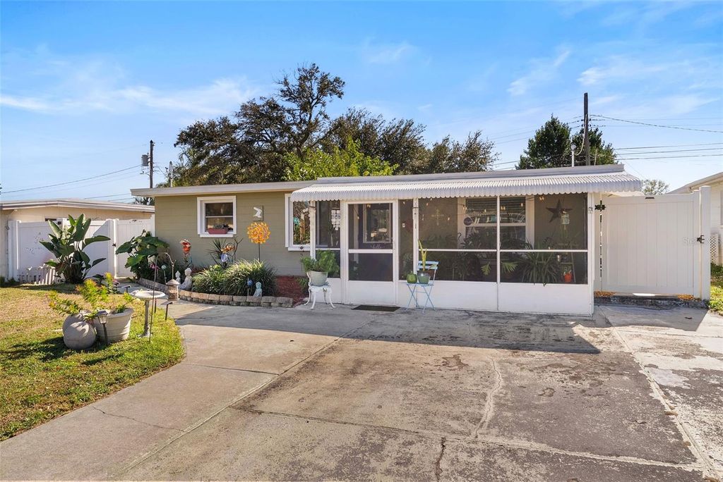 Photo of 10462 116th Avenue, Largo, FL 33773 (MLS # TB8466105)