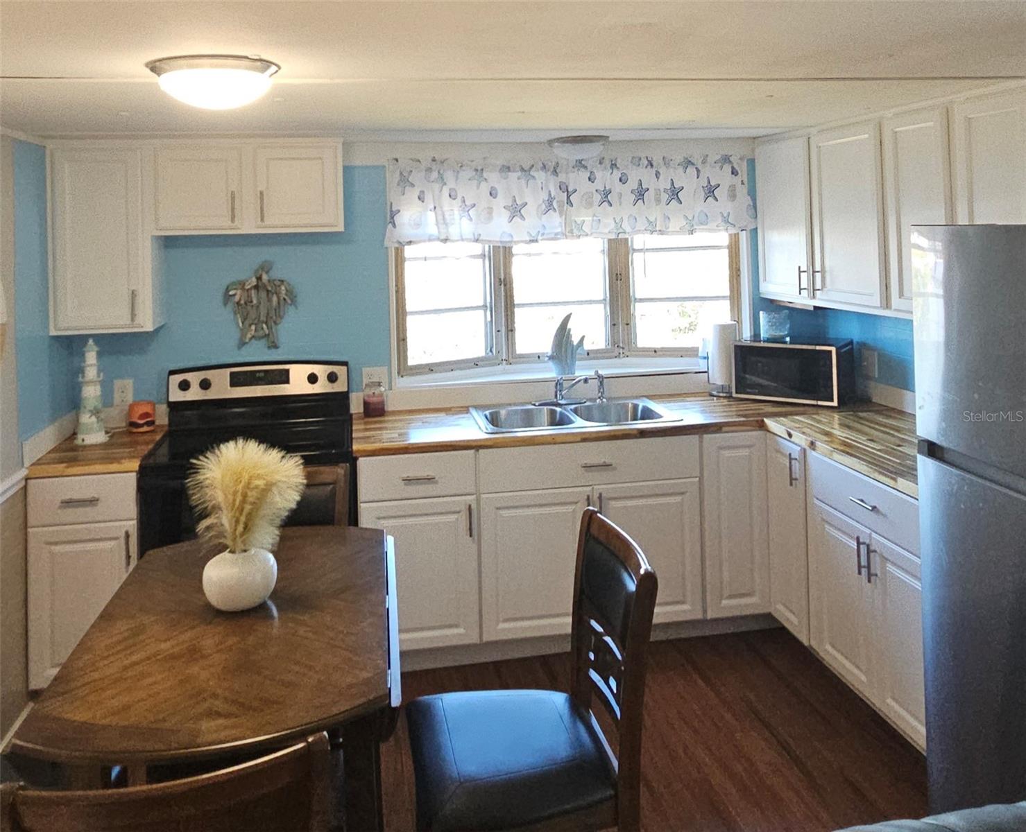 SIGNAL COVE - Residential