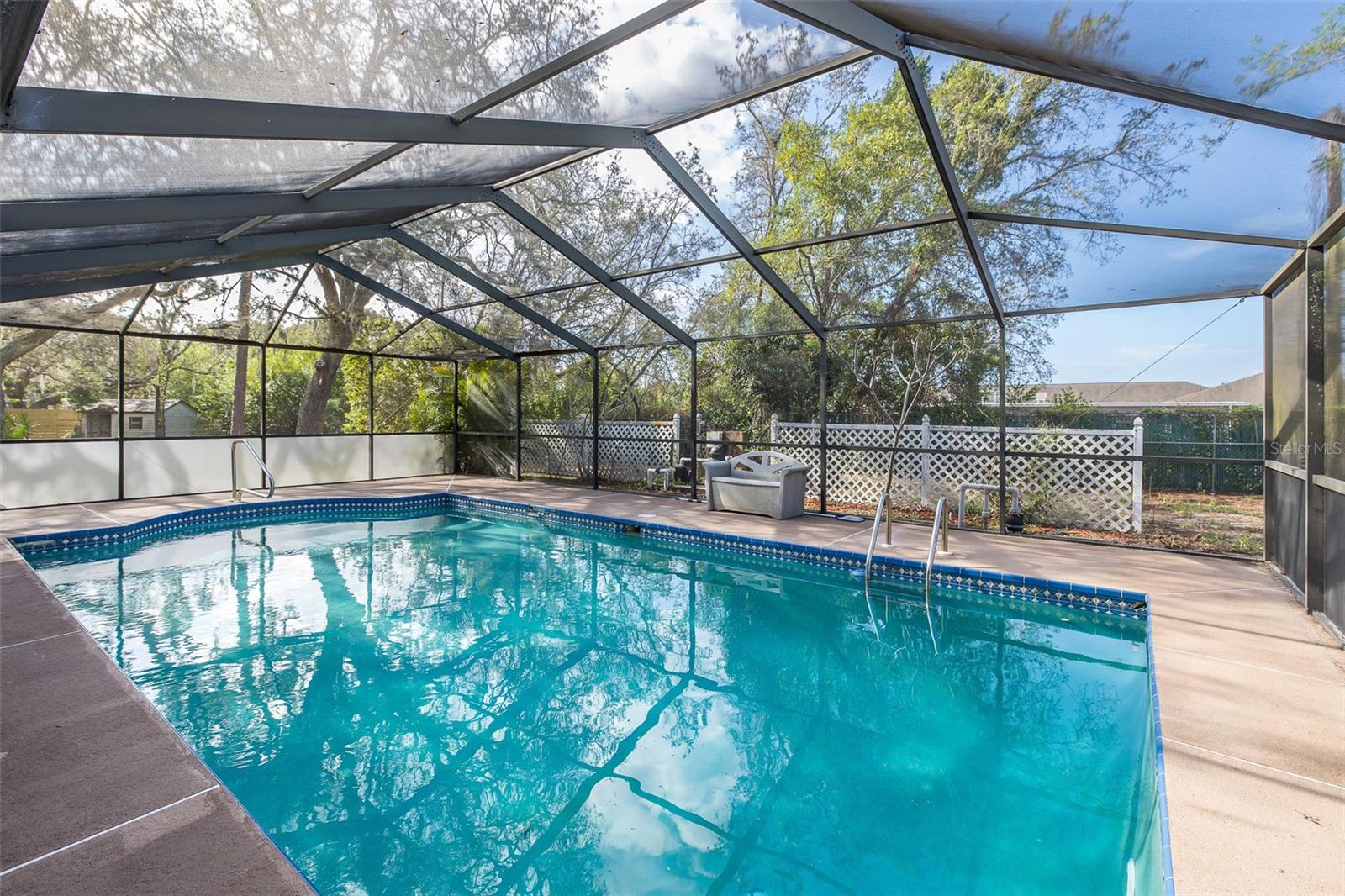 GOLDEN ACRES - Residential