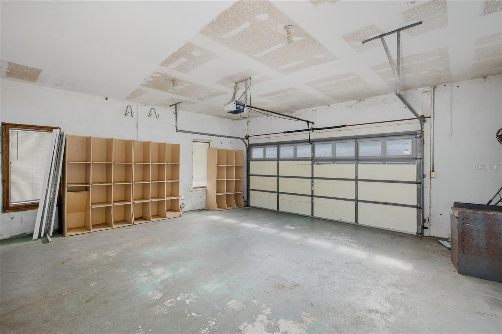 GOLDEN ACRES - Residential