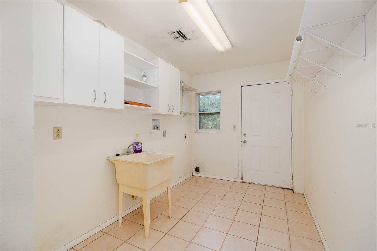 GOLDEN ACRES - Residential