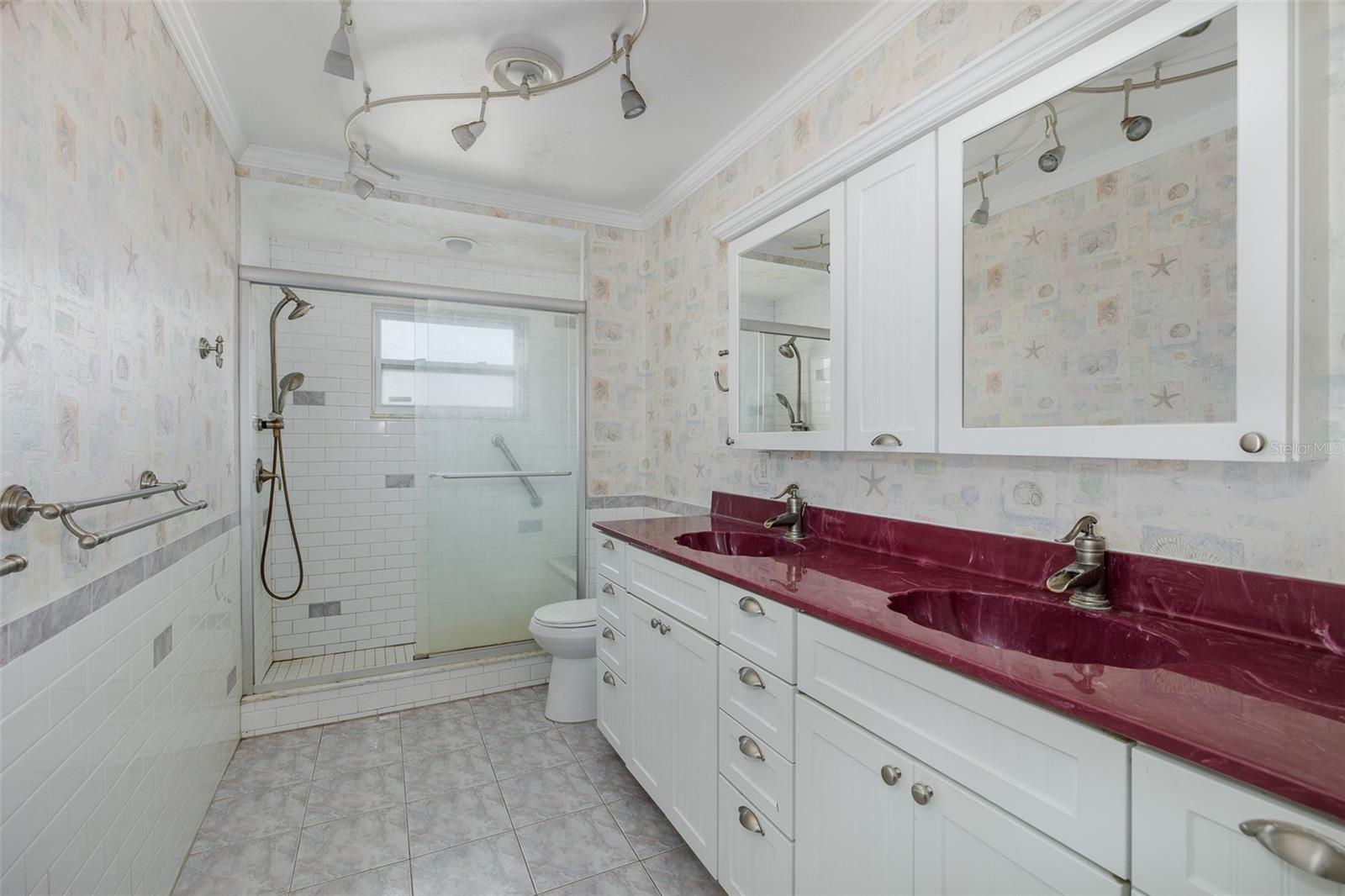 GOLDEN ACRES - Residential