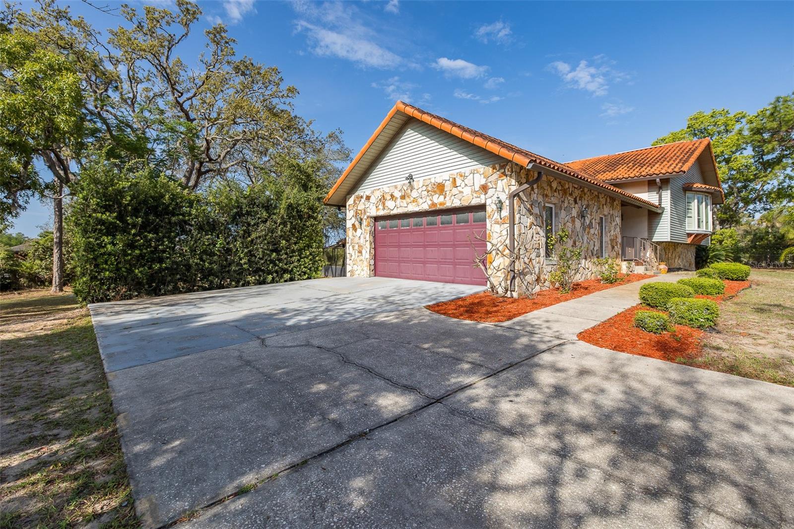 GOLDEN ACRES - Residential